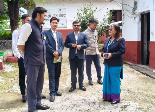 प्रमुख जिल्ला अधिकारी कोपला राईज्यूद्धारा कार्यालको भौतिक स्थिति साथै शाखा अनुगमन /निरिक्षण गर्दै