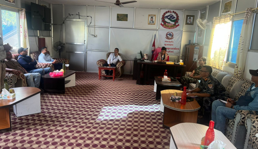 रुकुम (पूर्वी भाग) जिल्लाका निर्माण व्यवसायीहरुसँग छलफल