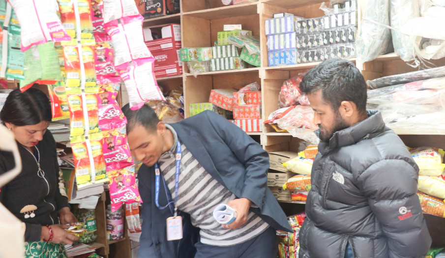 जिल्ला प्रशासन कार्यालय, घरेलु तथा साना उद्योग कार्यालय, पुथा उत्तरगंगा गाउँपालिका, सुरक्षा निकायको संयुक्त अनुगमन टोलीद्वारा तकसेरा बजारमा अनुगमन