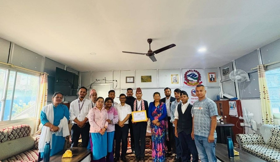 IMT द्धारा उत्कृष्क कर्मचारी रुपमा सम्मानित नायब सुब्बा नरेश कुमार ओली