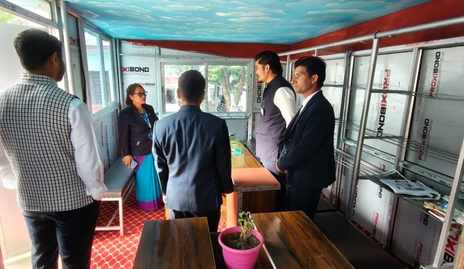 प्रमुख जिल्ला अधिकारी श्री कोपिला राईज्यूद्धारा कार्यालयको भौतिक वातारवरण र शाखाहरु निरिक्षण