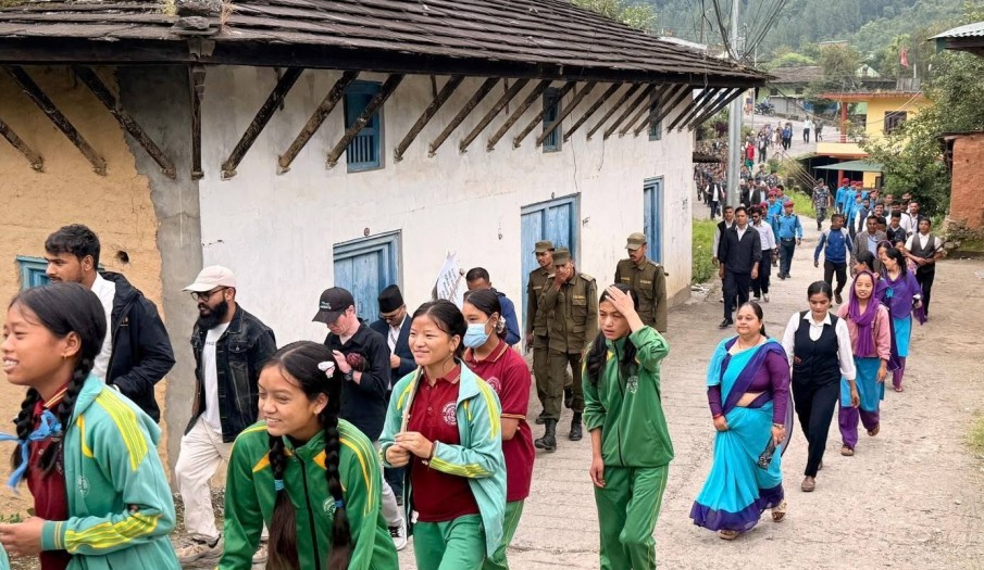संविधान दिवस,२०८३ विशेष र्यालीमा सहभागीहरु