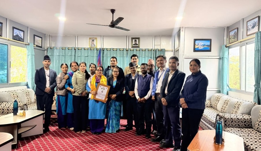 IMT बाट महिनाको उत्कृष्ट कर्मचारीको रुपमा  का.स. श्री रिता आचार्यलाई सम्मान गरियो