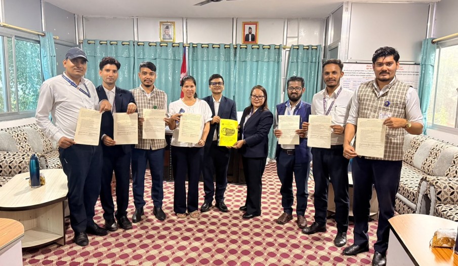 आ.व. २०८३/०८४ को लागि प्रमुख जिल्ला अधिकारी श्री कोपिला राईज्यू र शाखा प्रमुखहरुबीच भएको  कार्यसम्पादन सम्झौता ।