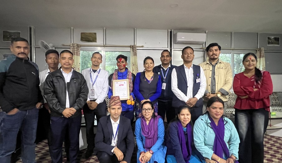 IMT गठन भई पहिलोपटक उत्कृष्ट कर्मचारीको रुपमा ह.स.चा. दिपक खड्का सम्मानित