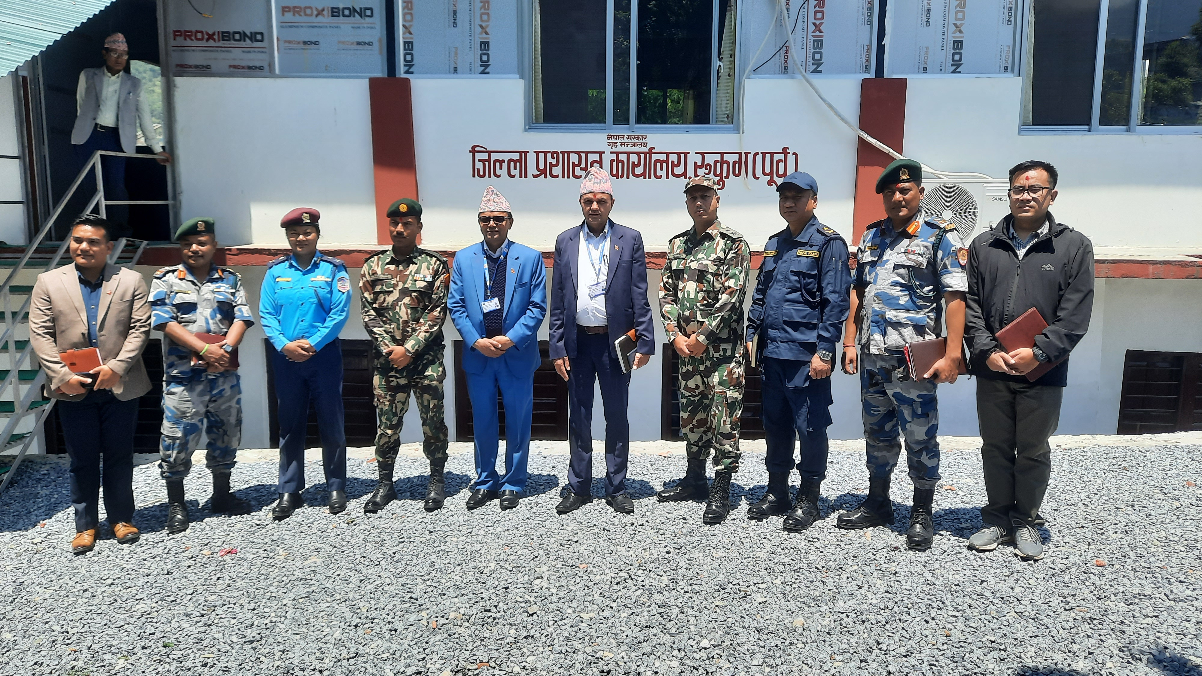 जिल्ला सुरक्षा समिति, रुकुम (पूर्वी भाग) र जिल्ला सुरक्षा समिति, रोल्पा बिच अन्तर जिल्ला सुरक्षा समन्वय बैठक पश्चात सामूहिक तस्विर