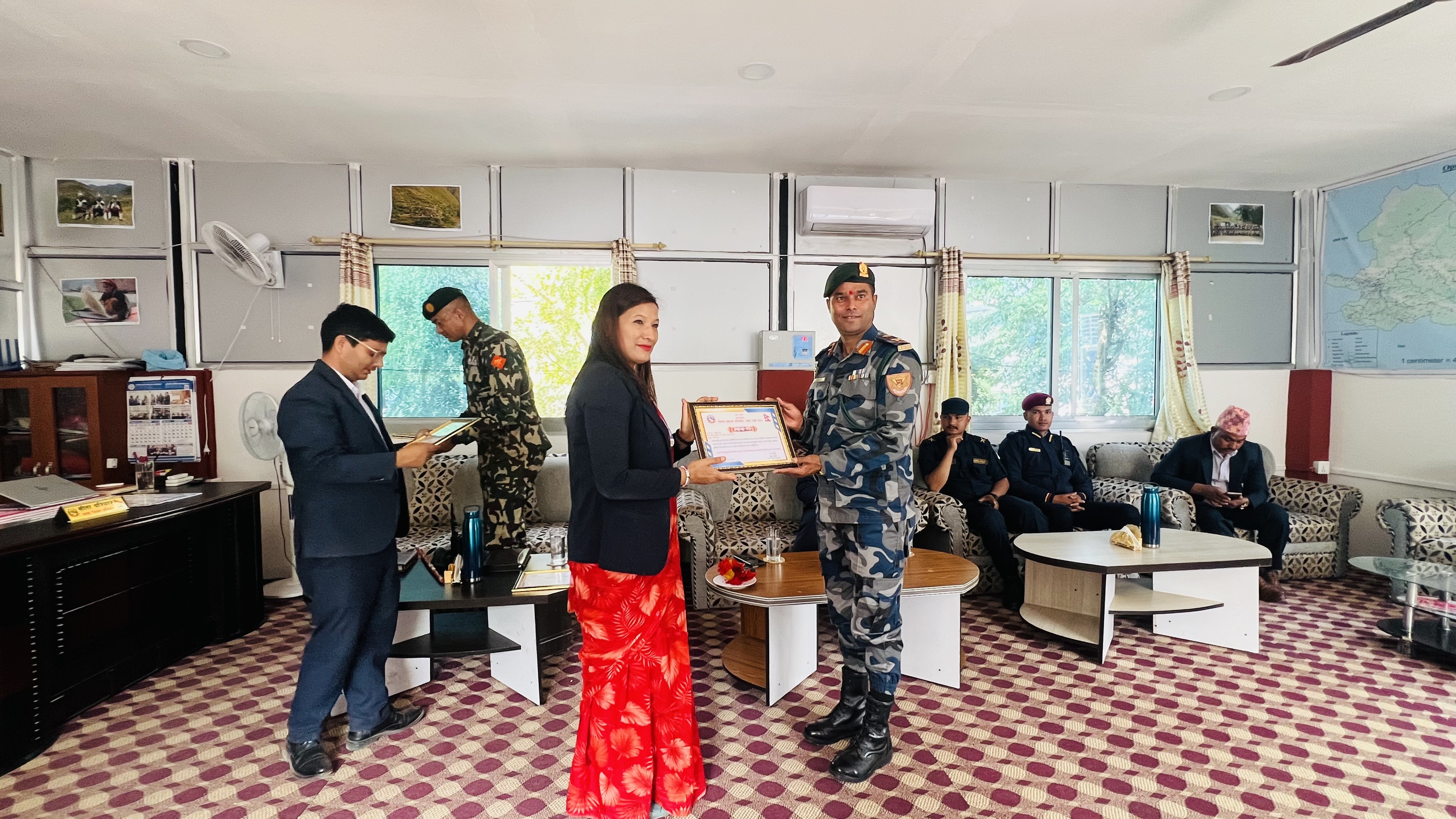 प्रतिनिधि सभा सदस्य निर्वाचन , २०८२ सफलता पूूर्व सम्पन्‍न गरेकोमा बधाई सहित सुरक्षा समितिलाई सम्मान गर्दै प्रमुख जिल्ला अधिकारी सीता परियार